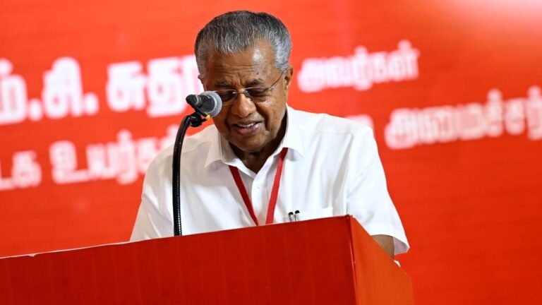 Kerala cm Pinarayi Vijayan Flags ‘Unity’ Polita says that a center of stricter adhesion to educational institutions