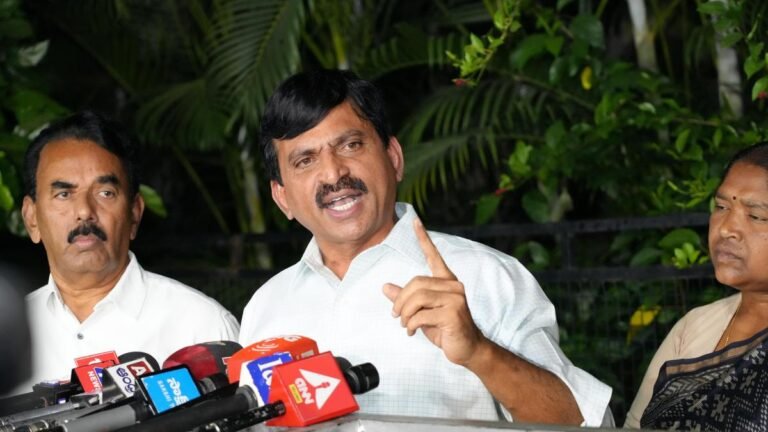 Congress ministers intervened back to KCR, blaming him for failed the stomach praja Palana