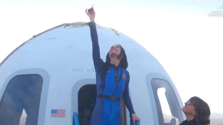 Katy Perry brutally trolls with a fast food chain Wendy over her space trip Blue Origin: “Can we send her back?” | The news today