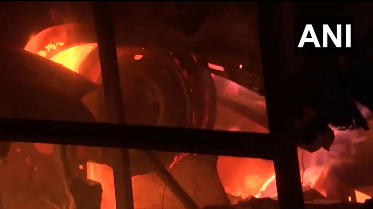 Messages Uttar Pradesh: Fire breaks out in Sambhal City | Video | The news today