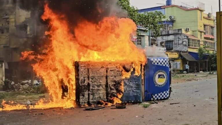 In Murshidabad, violence breaks out during the protest against the WAQF law; Police car enthusiasm, internet suspended | The news today