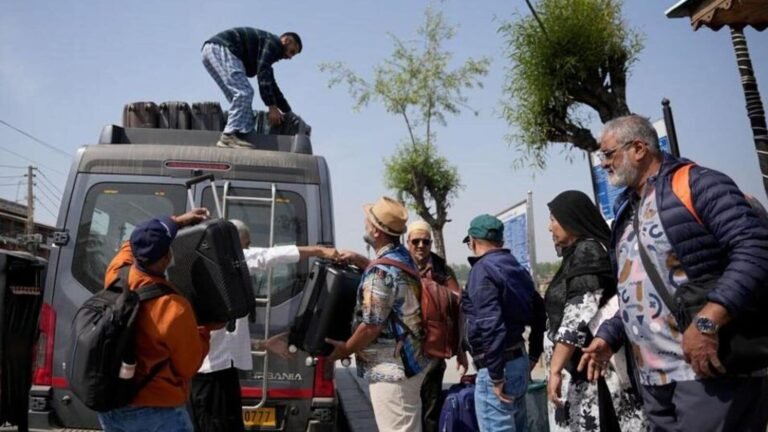 Terrorist attack Pahalgam: In just six hours, 3,337 people flew from Srinagar The news today