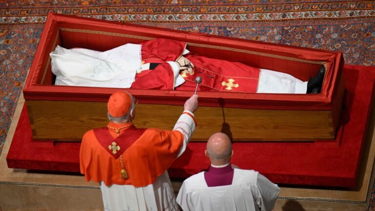 The coffin of the Pope Francis closed after the approximately 250,000 mourning gave up respect; The final pictures of the private ceremony will appear The news today