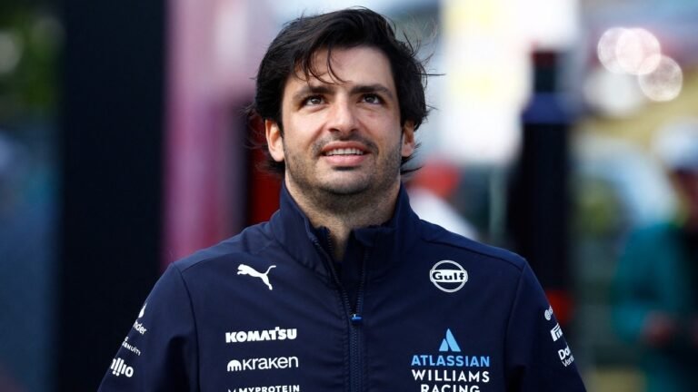 Blooper Alert! Carlos Sainz Miss Williams Pit During the Japanese GP FP1