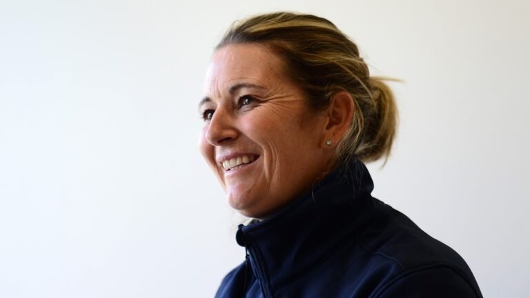 Bombai Indian coach replaces Jon Lewis as the head of a female coach in England