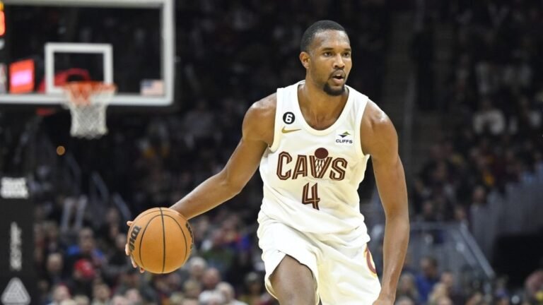 NBA: Evan Moles named 2025 NBA Defensive Player of the Year