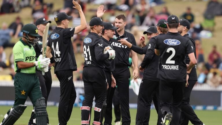 Hay, Sears Crush Pakistan by 84 Runs in Odi as New Zealand Seal Series 2-0