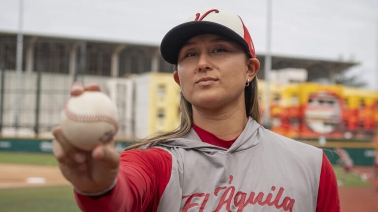 History of Kelsie Whitmore Eyes in the Mexican baseball league with el águila de veracruz
