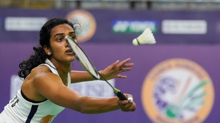 PV Sindu continues to fight, collapses on the 2nd round of Asian championships