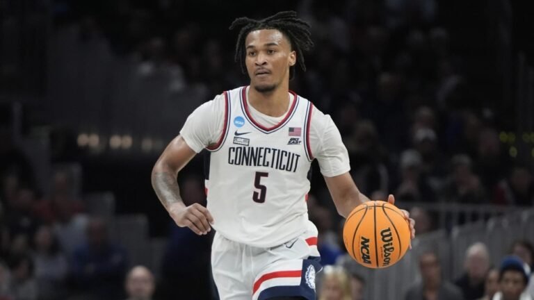 Stephon Castle named Rookie of the Year NBA 2024-25, finalists for other NBA prices announced