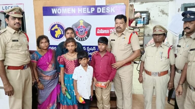 The railway police are watching missing children, hand them over to parents