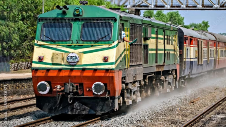 Up: The railway engine derails at the Aishbagagnges junction in Lucknow, affected by the train movement | The news today