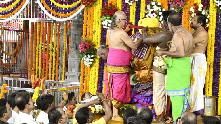 This is the annual folk festival starts at the Sri Tataiahgunta Gamagmam temple