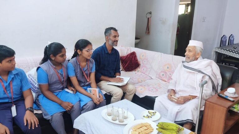 The young mind honors the past in swathanthryakeerthi