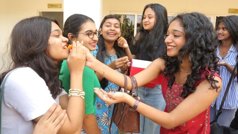 Thiruvananthapuram threw himself at the second results of class XII, shares a distinction at the top in class x