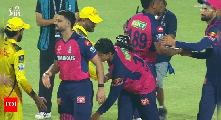 CSK reacts to fourteen -year -old VAibhav SuryavANSHI, which touches Mrs. Dhoni’s feet | Cricket messages – Times of India