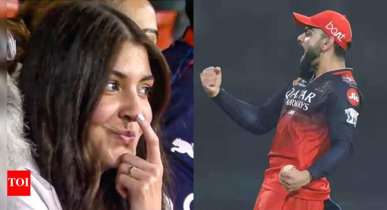 Anushka Sharma bursts into laughter when the collapse of the kings of the panda, the virat kohli goes wild – Watch | Cricket messages – Times of India