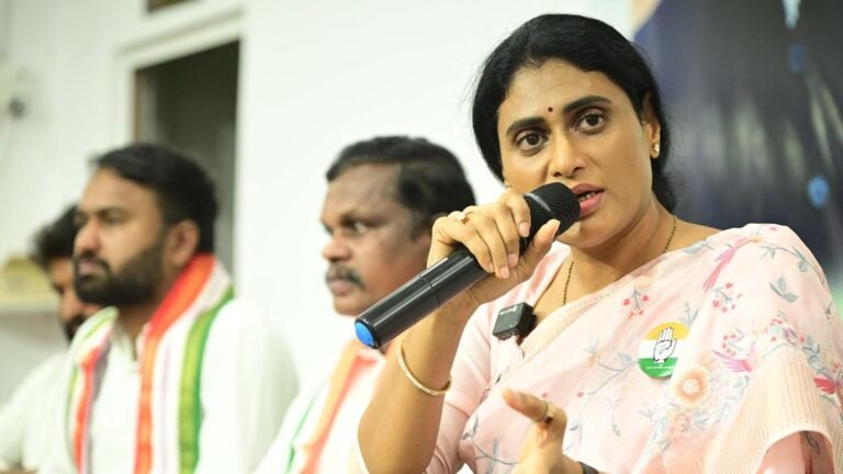 Sharmila dares Jagan to prove his honesty under fraud with alcohol