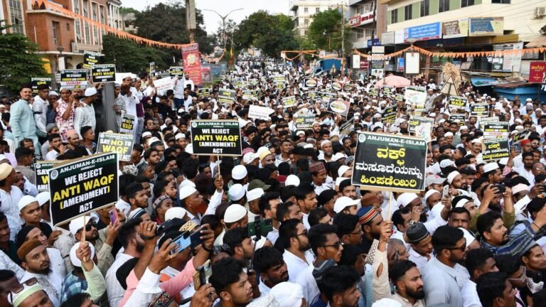 A huge protest in Hubball over the WAQF account (amendment)