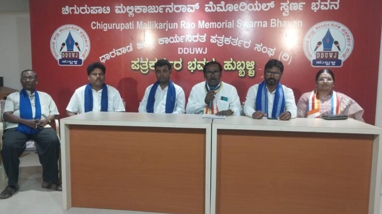 Chalavadi leaders urge members of the community to mention religion as “navabouddha” during the caste census