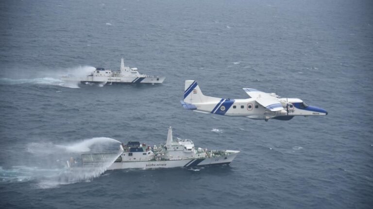 The Coast Guard initiates steps to occupy oil leakage from the released ship
