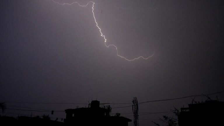 Three killed at lightning strikes in the middle of inappropriate rains in Marathwada