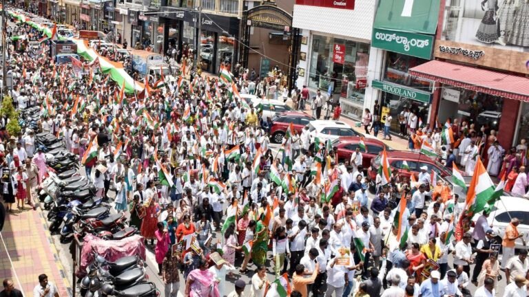 Thousands join Tiranga Yatra in Mysuru to greet Indian soldiers