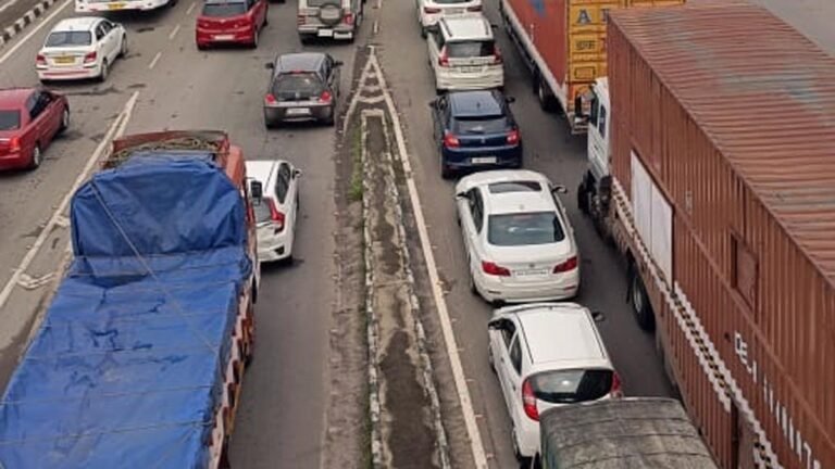 Running roads worsened traffic chaos on NH 544 in Thrissur