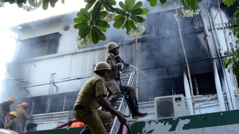 The mayor of Kolkata asks for the closure of all roof restaurants in the city, three days after a massive fire they won 14 lives