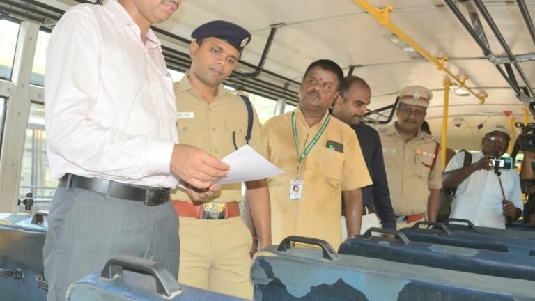 The Toothakudi collector issues instructions to ensure the safety of children; All school vehicles have an assistant woman