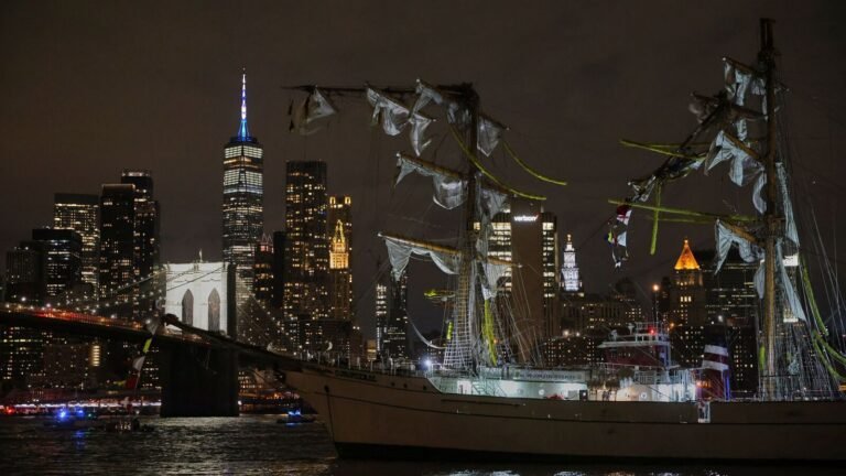 New York Bridge: Mexican naval high ship lost strength before collision with Brooklyn Bridge, say cops | The news today