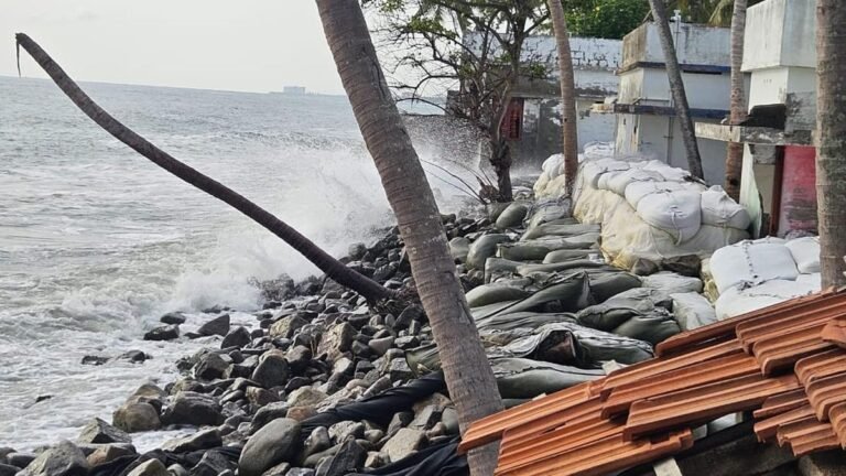 Chelllanam residents to protest swimming into the sea