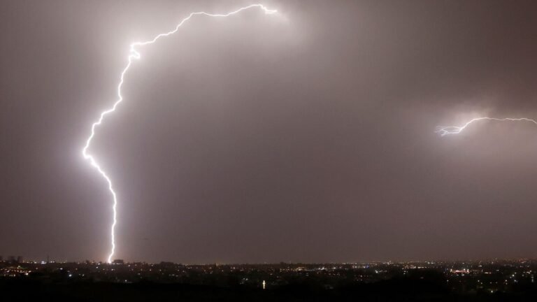IMD issues a storm warning in 8 states. Check the forecast for Delhi-NCR, Bengaluru and other cities | The news today