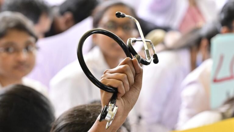 Government doctors Tamil Over are looking for who interference with staff and paying differences