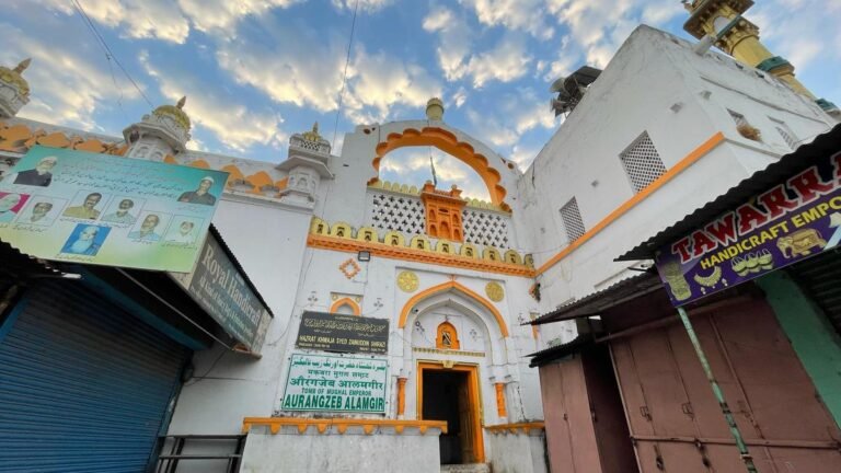 The Hindu hanger urges the removal of Aurangzeb’s tomb