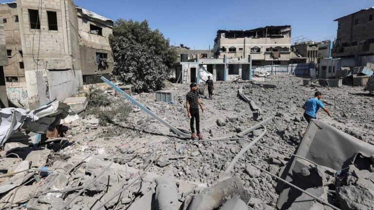 Israeli War: Day after “Hordes of Hungry People” Loot Gaza Food Warehouse, Israeli attacks claim 44 lives | The news today