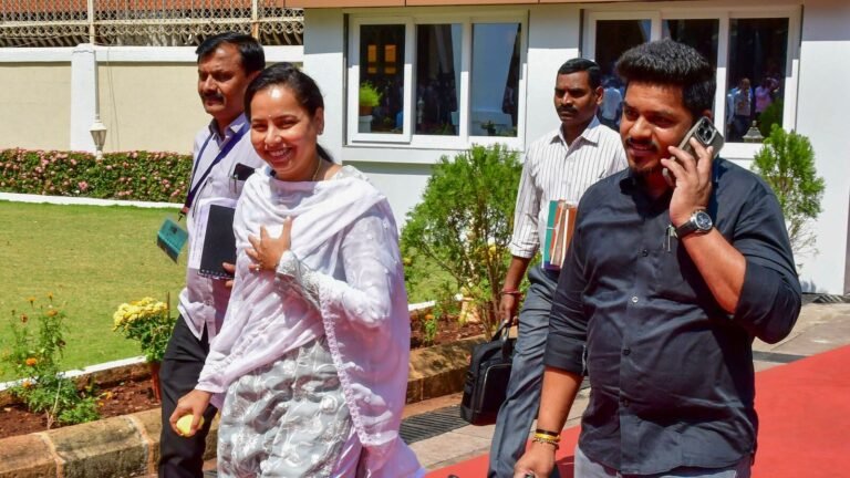 Incredible! 2,200 recipients Ladki Bahin in Maharashtra found that they are Govt employees | The news today