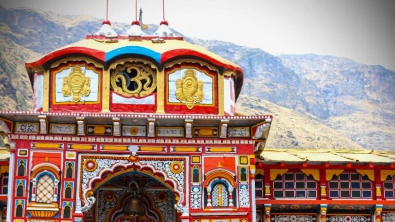 Char Dham Yatra 2025: Badrinath Dham opens the melodies of the Indian Army | Watch | The news today