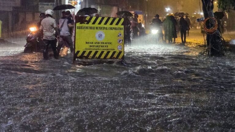 ’15 minutes of rains causing chaos’: viral videos of bombai show massive water on the roads in Andheri | The news today