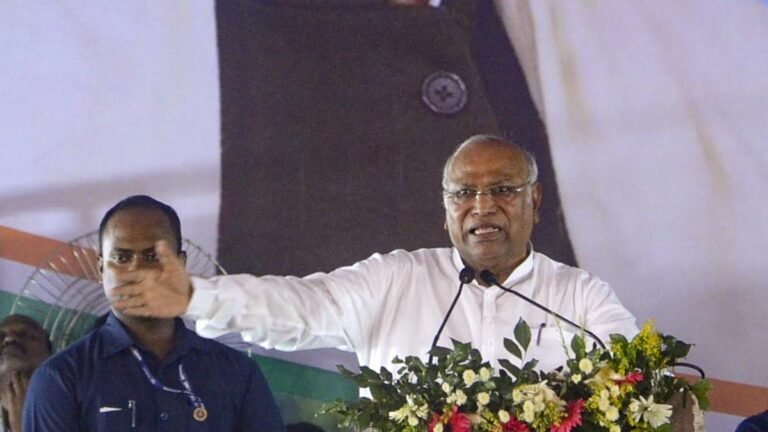 PM Modi canceled the visit to Kashmir after receiving the news report on the terrorist attack, Kharge says