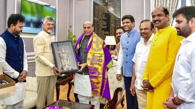 Naidu meets ministers Union in new Delhi