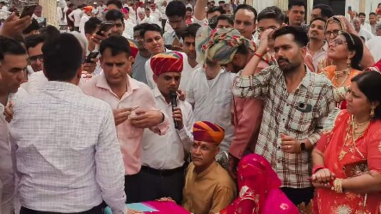 “Ladka Kya Krha Hai?”: The groom gets wedding gifts worth 15 crore, including land, pump pumps and cash Viral video | The news today