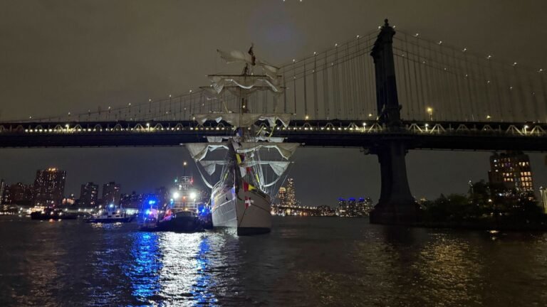 The Mexican naval ship collides with the Brooklyn Bridge in New York, injured Watch video eyewitnesses The news today