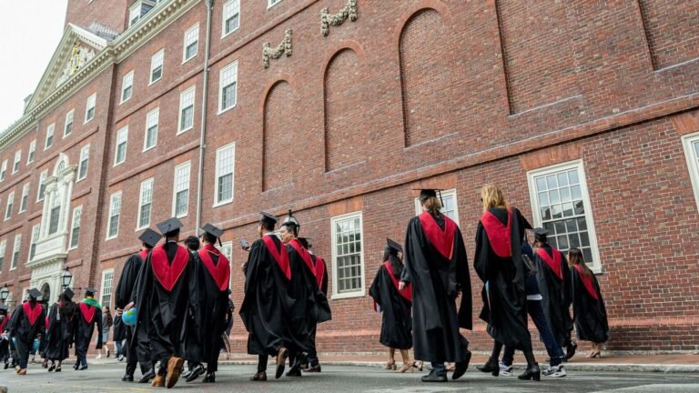 Harvard will win a temporary retribution from the ban on foreign student Donald Trump | The news today