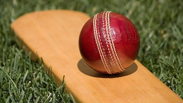 1 run, 1 wide, 10 goals: British club cricket team, pursuit 427, folds for 2 runs