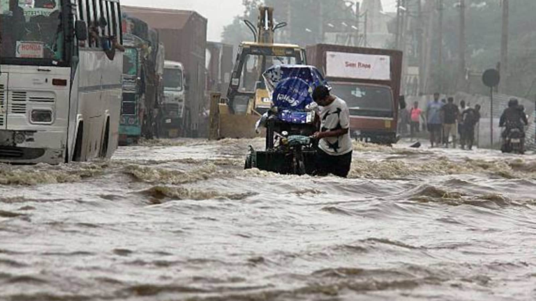 New season, Old Story – in Bengaluru people wad through knee water – videos | The news today