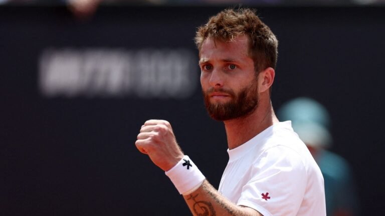 The point of the year? Corentin Moutet pulls a miraculous effort in the first round of the French Open