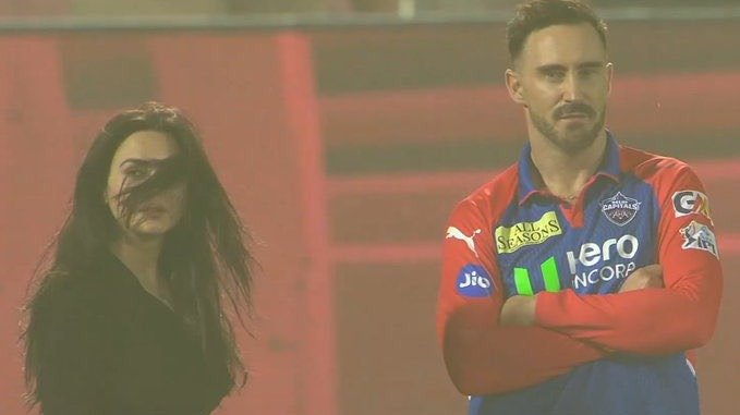 Do this: reaction FAF du Plesis on the suggestion of fans to pic with preity zinta