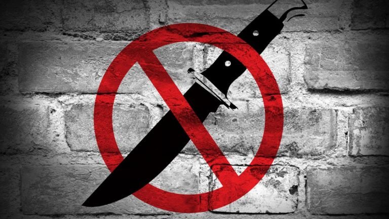 MOB attacks the police station in Bongaon West Bengal after the person continues to “stings”