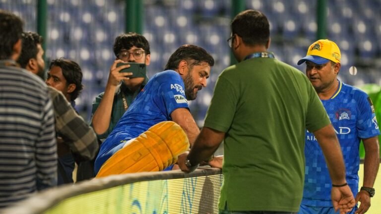 Watch: MS Dhoni jumps the fence to meet a small fans at the ARUN Jaitley stadium